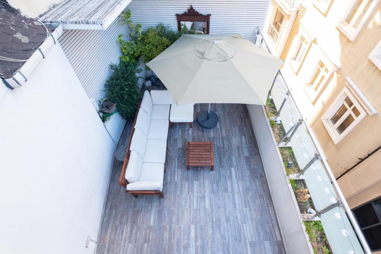イスタンブールFlat With Terrace Near Istiklal Streetアパートメント エクステリア 写真
